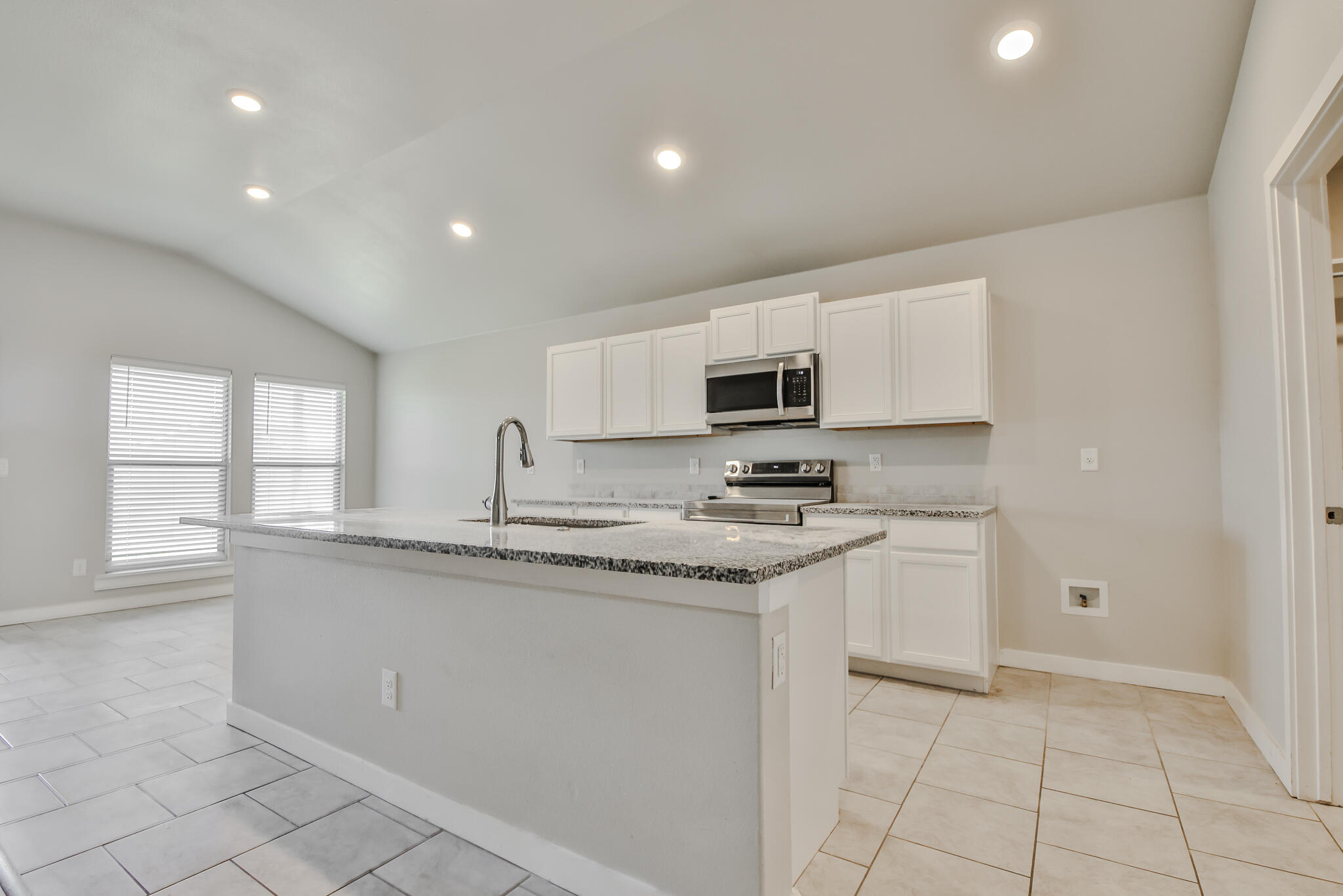 13407 Avenue R Lubbock, TX 79423 - Photo 8 of 20 13407 Ave R - Kitchen