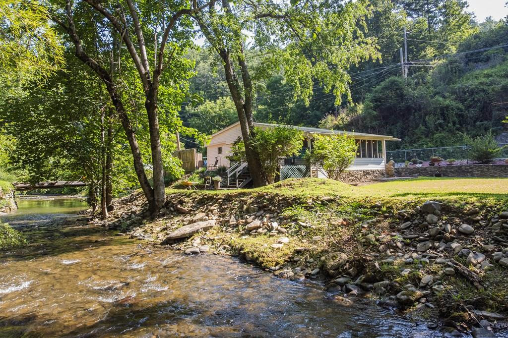 1690 Alarka Road Bryson City, NC 28713 - Photo 1 of 33 Main View