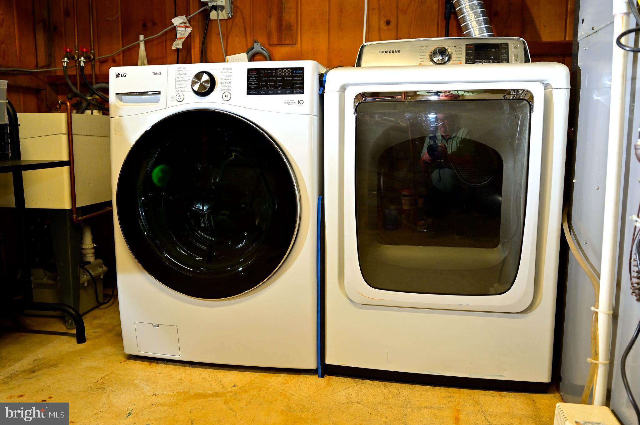 572 Cricket Lane Wayne, PA 19087 - Photo 35 of 37 a utility room with dryer and washer