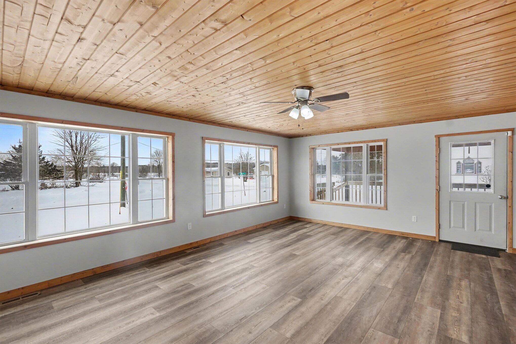4981 East Sylvan Road Evart, MI 49631 - Photo 10 of 28 Living Room