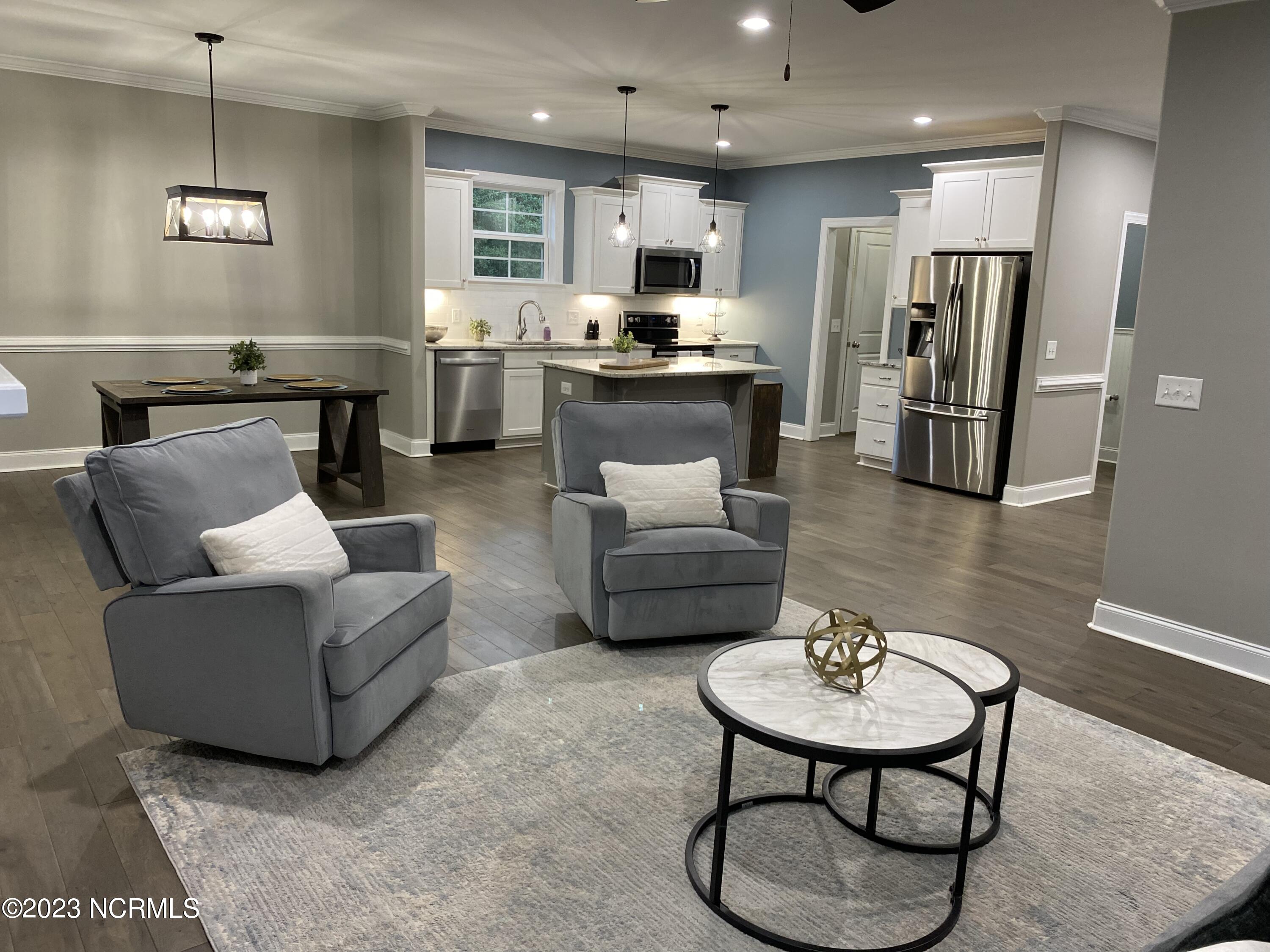 547 Longleaf Drive West End, NC 27376 - Photo 4 of 62 Family room