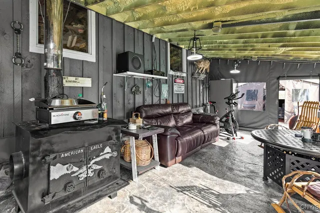 $999,900 | 8984-8998 Brewerton Road, Cicero, NY 13029