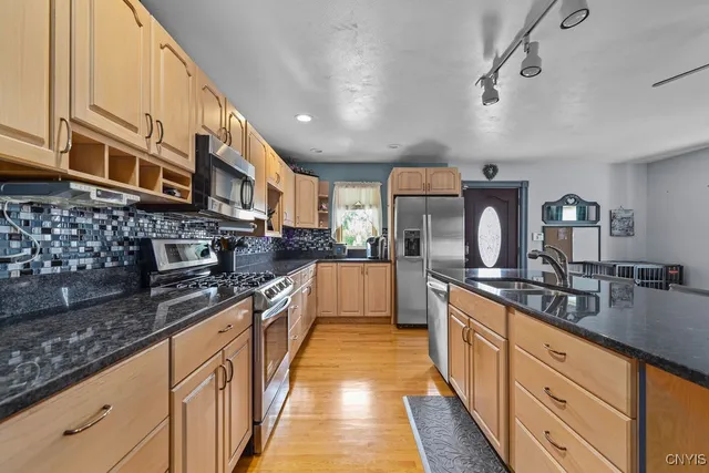 $999,900 | 8984-8998 Brewerton Road, Cicero, NY 13029