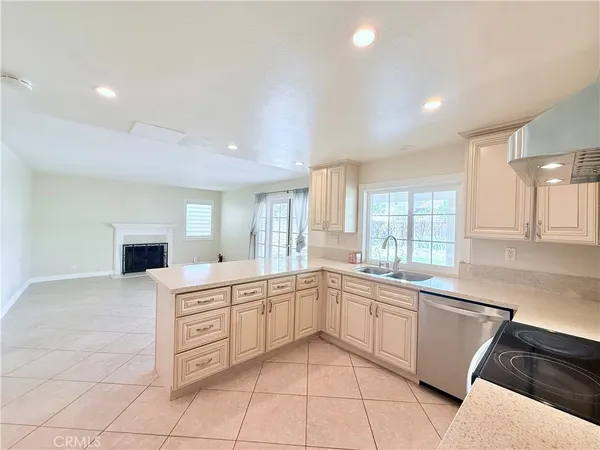 $5,600 | 7 Calhoun, Irvine, CA 92620