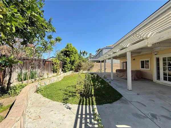 $5,600 | 7 Calhoun, Irvine, CA 92620