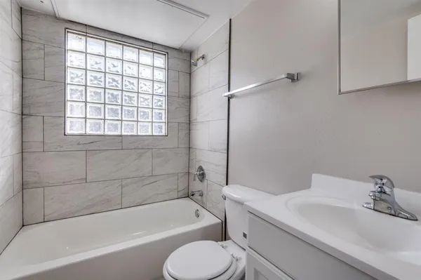 $950 | 4915 Reiger Avenue, Unit J, Dallas, TX 75214