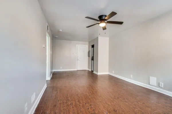 $950 | 4915 Reiger Avenue, Unit J, Dallas, TX 75214
