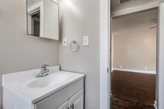 $950 | 4915 Reiger Avenue, Unit J, Dallas, TX 75214