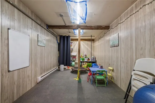 a view of a back yard