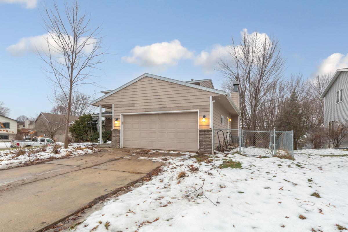 4406 Newcastle Lane Northwest Rochester, MN 55901 - Photo 4 of 33