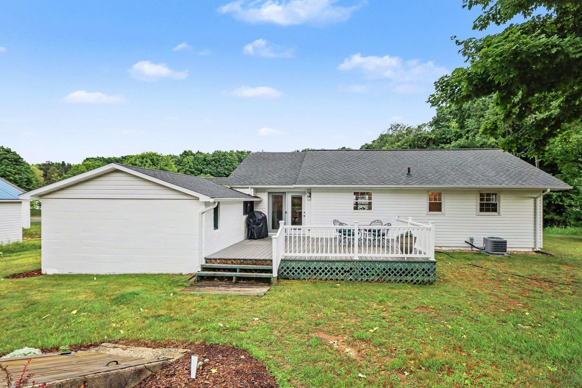 131 George Street Frankfort, MI 49635 - Photo 20 of 36 1947522-0c3eb5ce-deec-4c52-98a3-f11fc38fc9fc.JPG