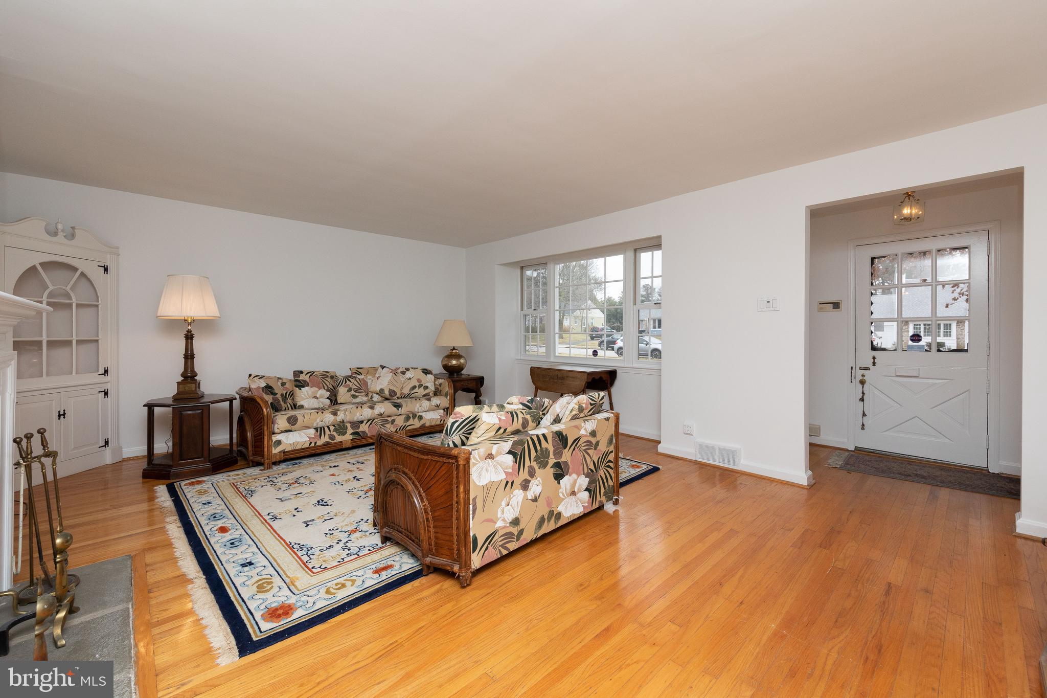 615 Arlingham Road Flourtown, PA 19031 - Photo 5 of 25 a living room with furniture and wooden floor