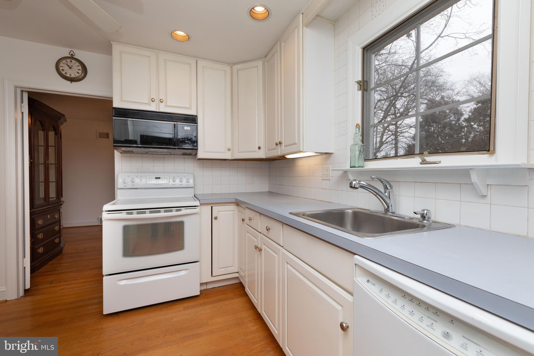 615 Arlingham Road Flourtown, PA 19031 - Photo 9 of 25 a kitchen with appliances cabinets and a sink