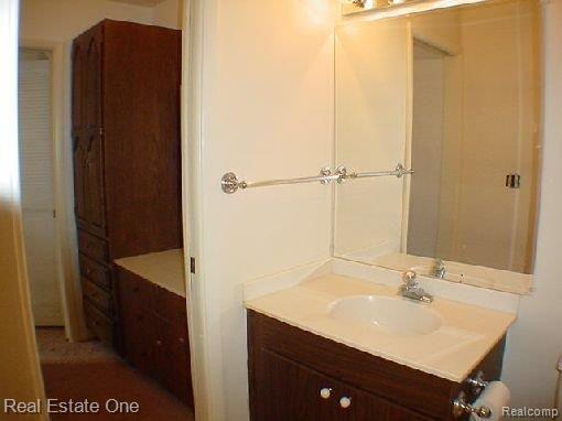 23169 Farmington Road, Unit 46 Farmington, MI 48336 - Photo 16 of 25 bath and vanity area