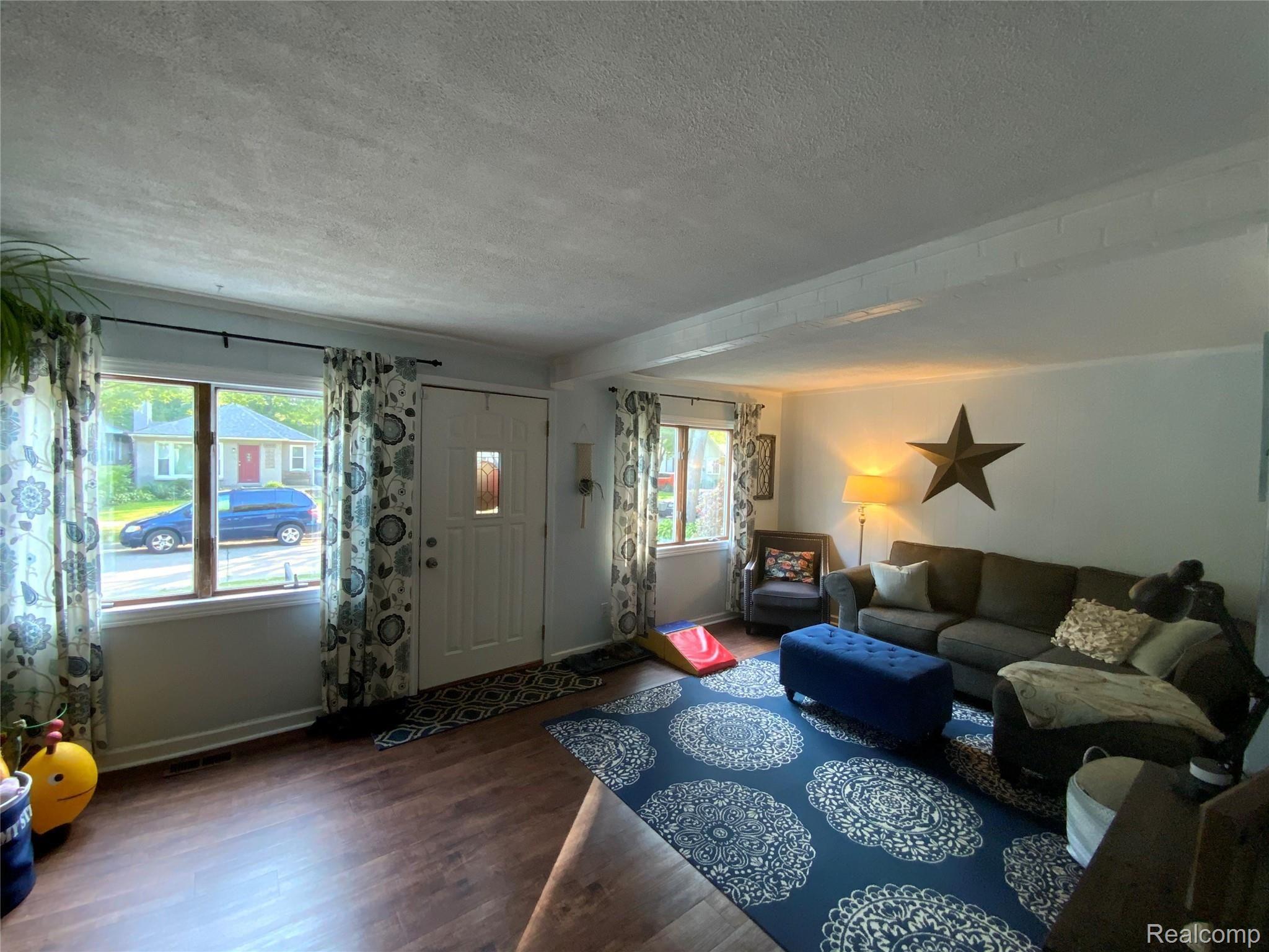 2152 Roslyn Road Grosse Pointe, MI 48236 - Photo 6 of 41 Photo Sep 21, 5 12 39 PM.jpg