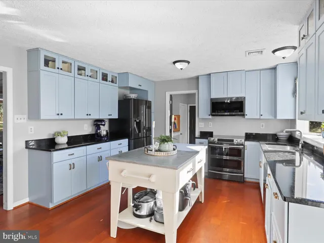 $795,000 | 9419 Ramey Road, Marshall, VA 20115