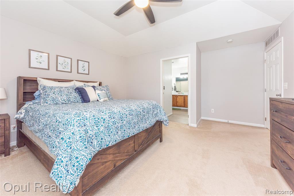 11698 Farmington Road Livonia, MI 48150 - Photo 10 of 23 Gallery Image 10