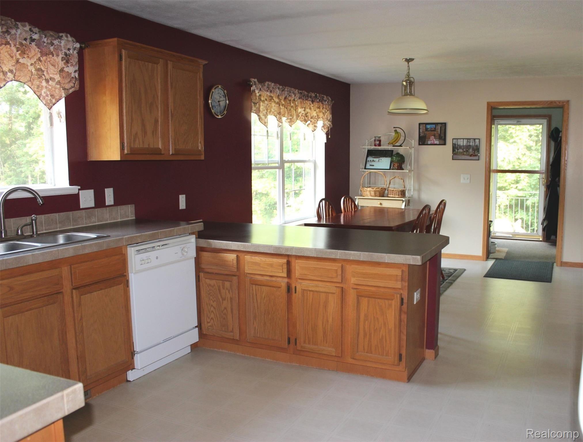 10144 West Allen Road Fowlerville, MI 48836 - Photo 8 of 36 kitchen.JPG