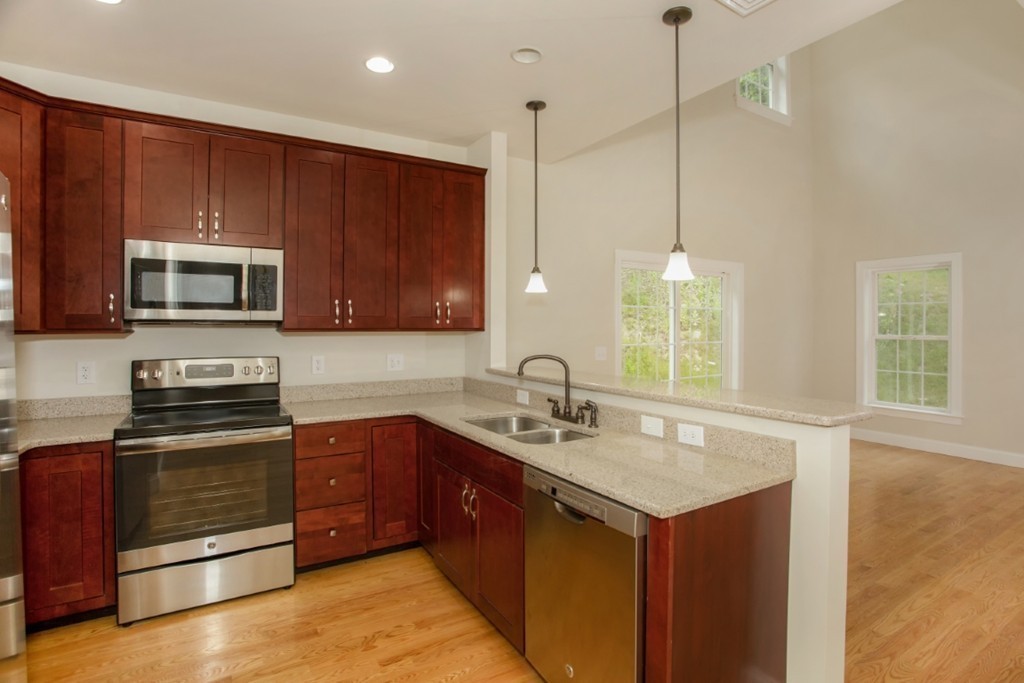 286 Maple Street, Unit 2 Middleton, MA 01949 - Photo 3 of 25 Gallery Image 3