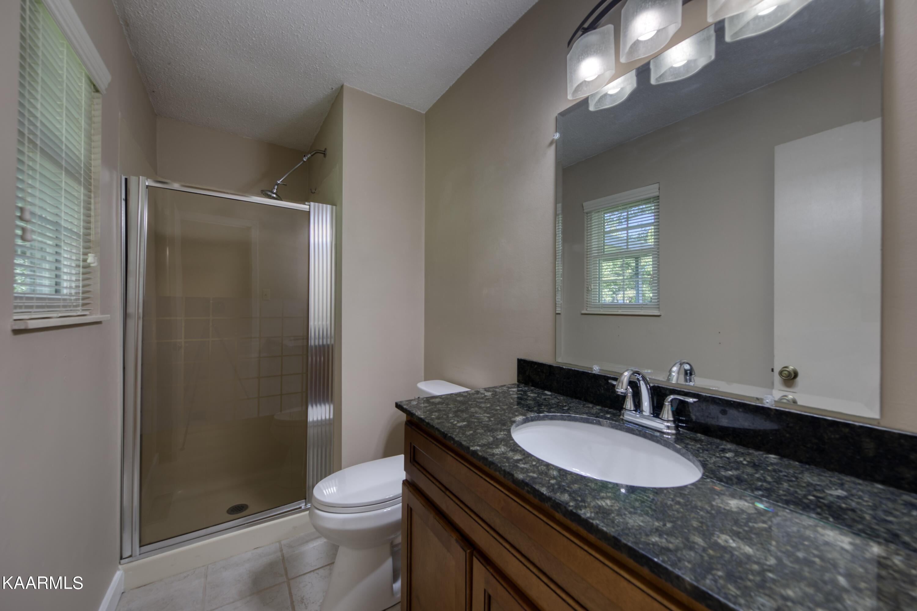 600 Worcester Road Knoxville, TN 37934 - Photo 15 of 38 Primary Bathroom
