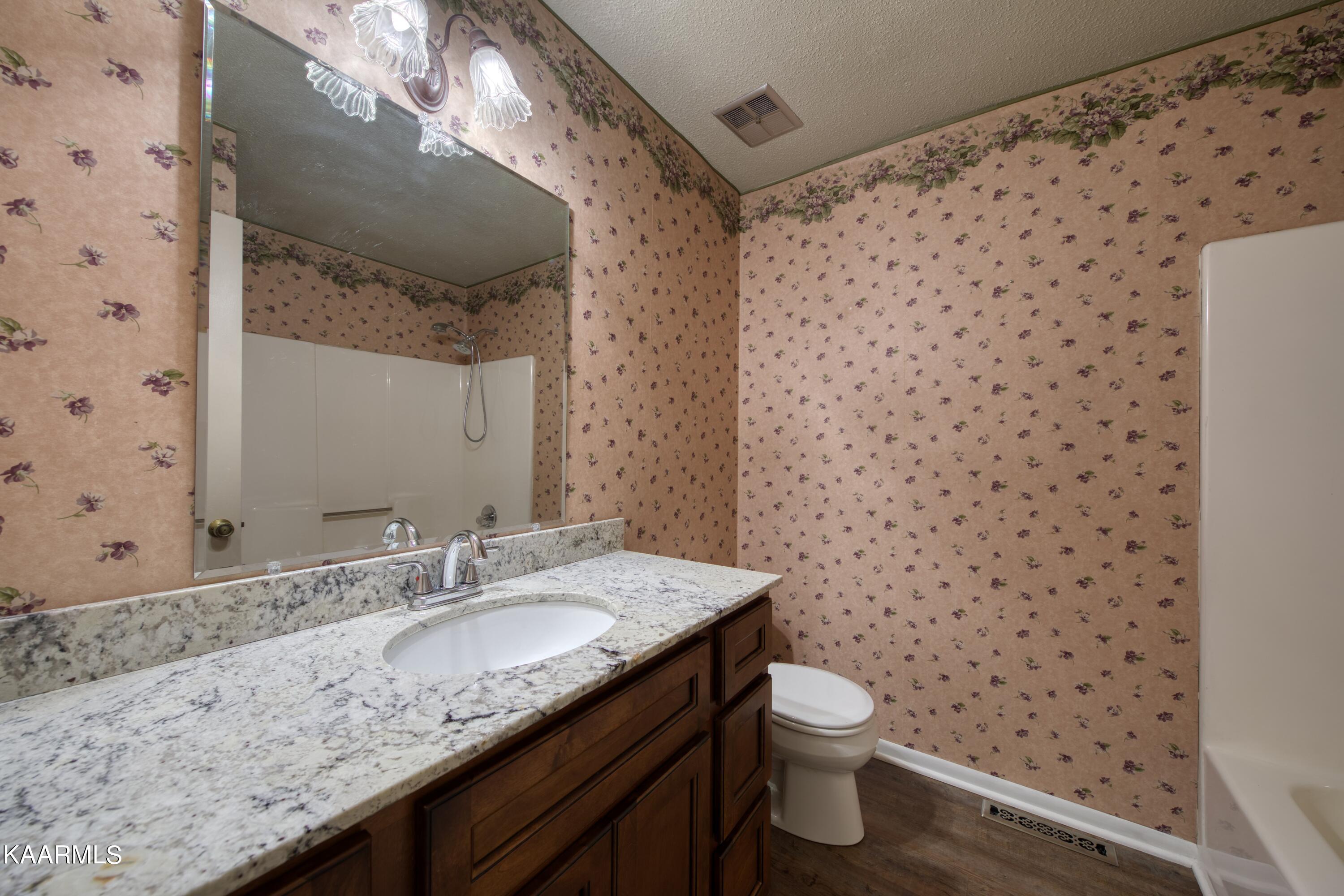 600 Worcester Road Knoxville, TN 37934 - Photo 18 of 38 Hall bath