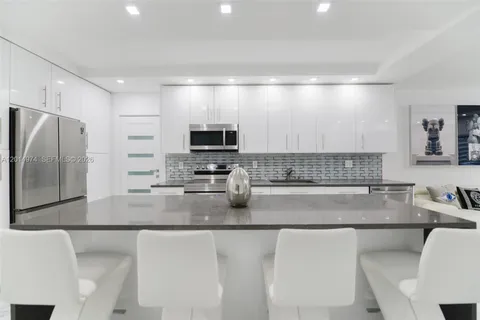 $590,000 | 1980 South Ocean Drive, Unit PHM, Hallandale Beach, FL 33009