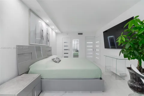 $590,000 | 1980 South Ocean Drive, Unit PHM, Hallandale Beach, FL 33009