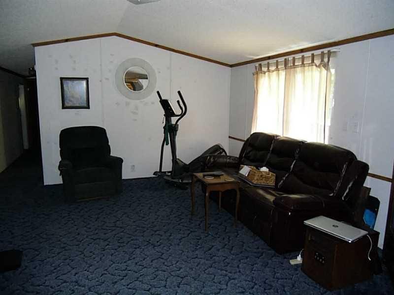 183 Harshaville Road Clinton, PA 15026 - Photo 12 of 18 Living Room.