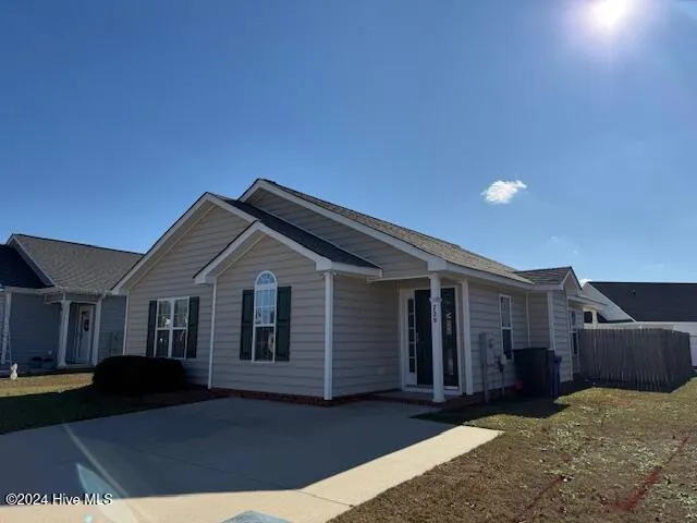 $1,700 | 729 Seneca Court, Winterville, NC 28590