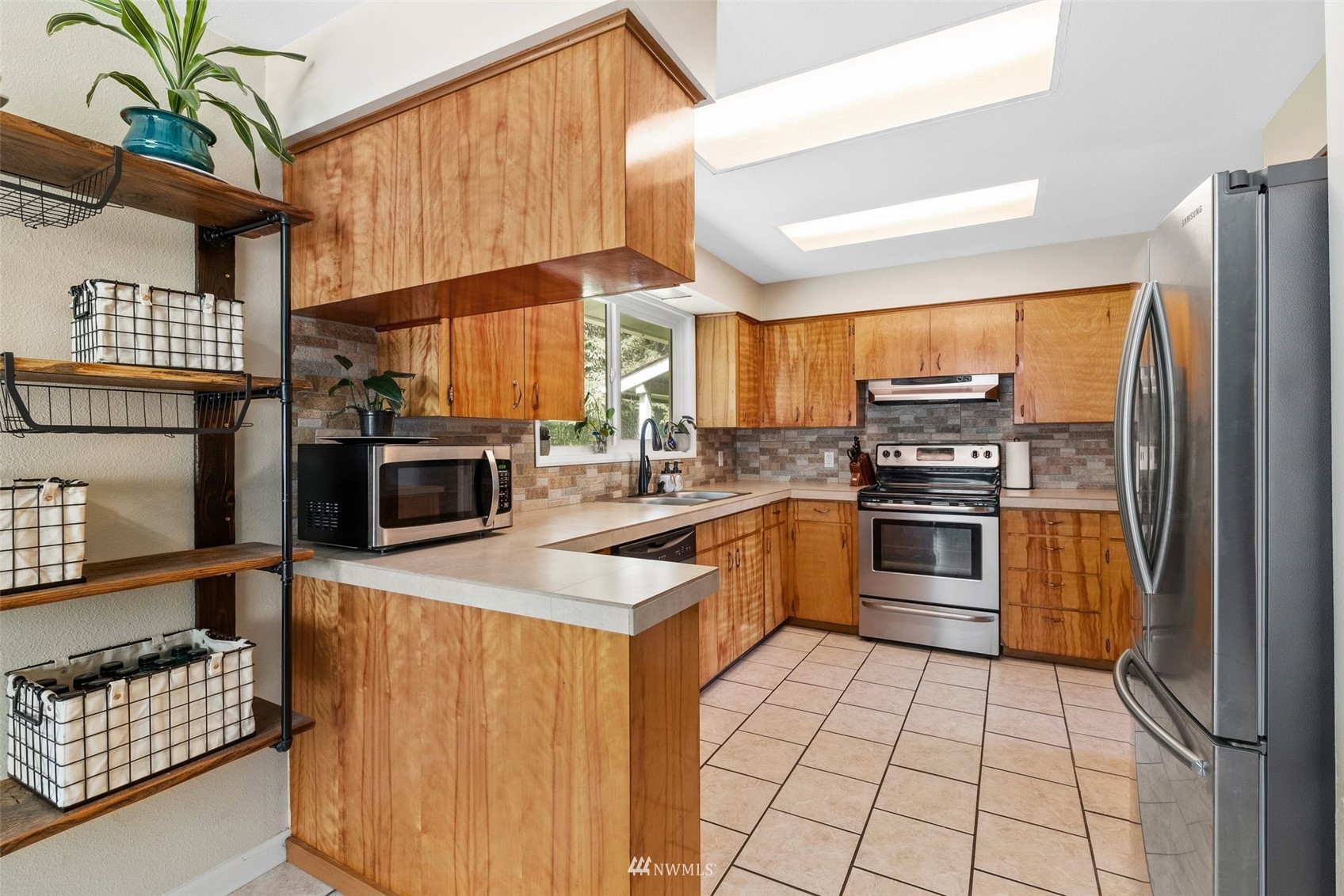 605 West Forest Napavine Road Chehalis, WA 98532 - Photo 11 of 34 a kitchen with stainless steel appliances a stove sink and microwave