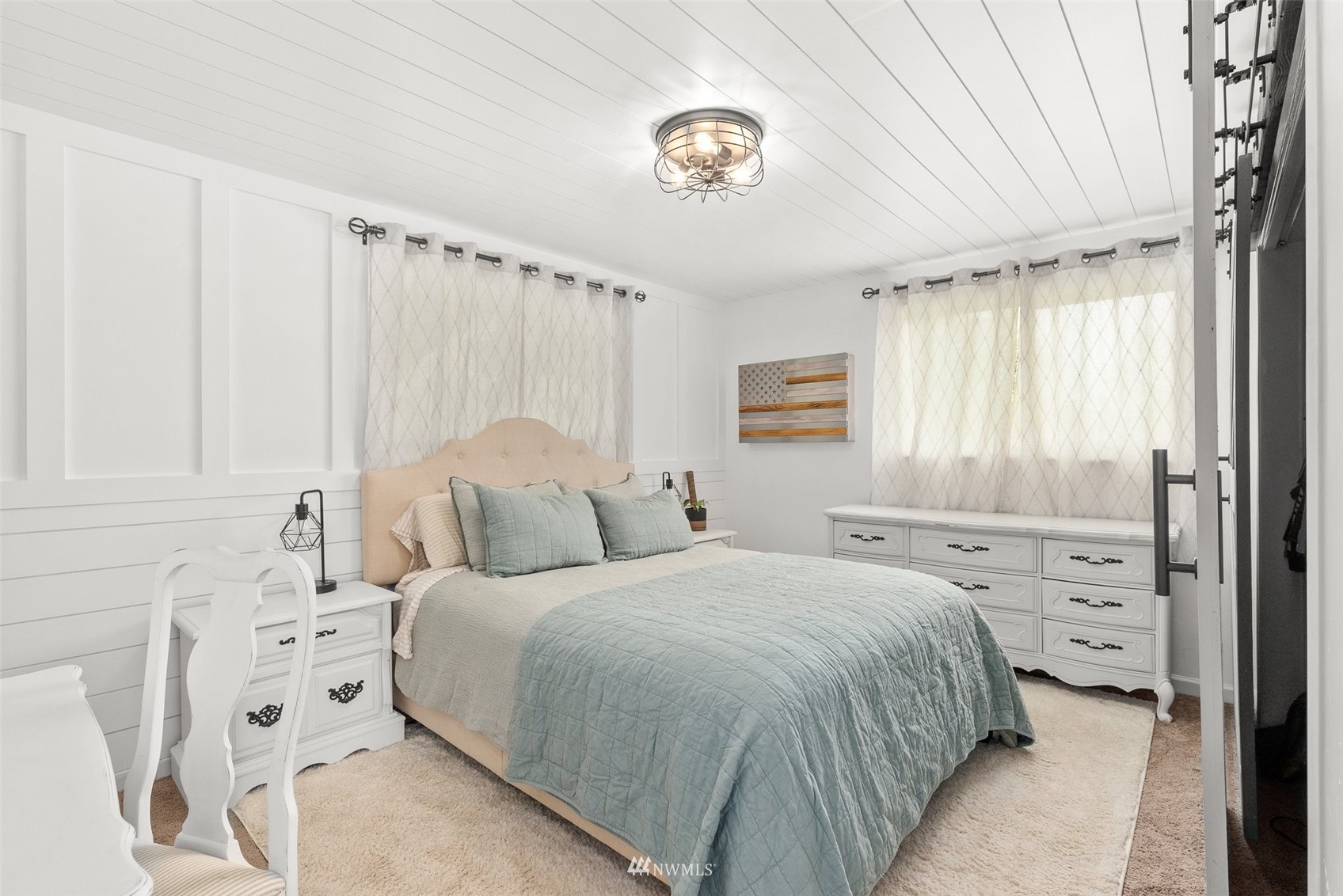 605 West Forest Napavine Road Chehalis, WA 98532 - Photo 18 of 34 a bedroom with a bed and a window