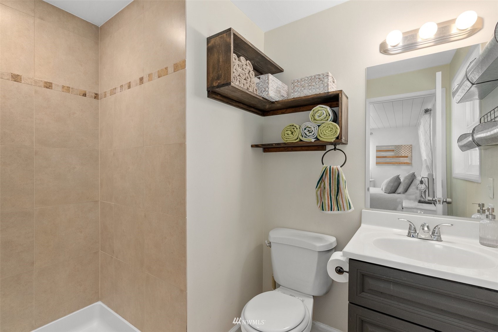 605 West Forest Napavine Road Chehalis, WA 98532 - Photo 20 of 34 a bathroom with a toilet a sink and mirror