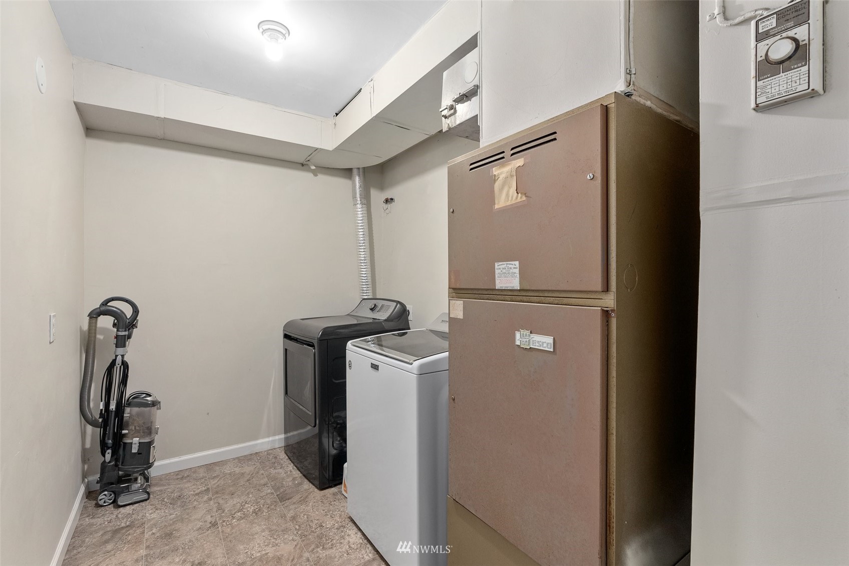 605 West Forest Napavine Road Chehalis, WA 98532 - Photo 22 of 34 a view of a room with gym equipment