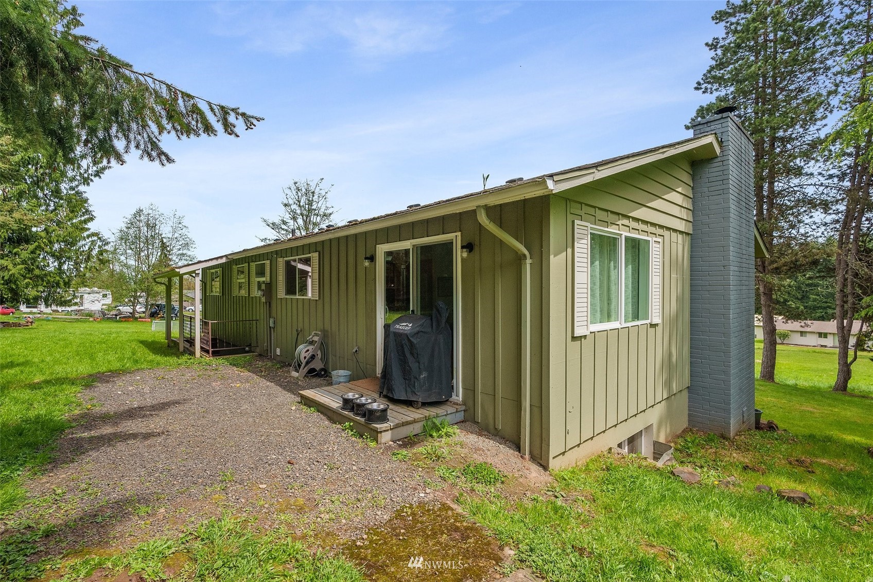 605 West Forest Napavine Road Chehalis, WA 98532 - Photo 25 of 34 a view of a house with backyard and a tree