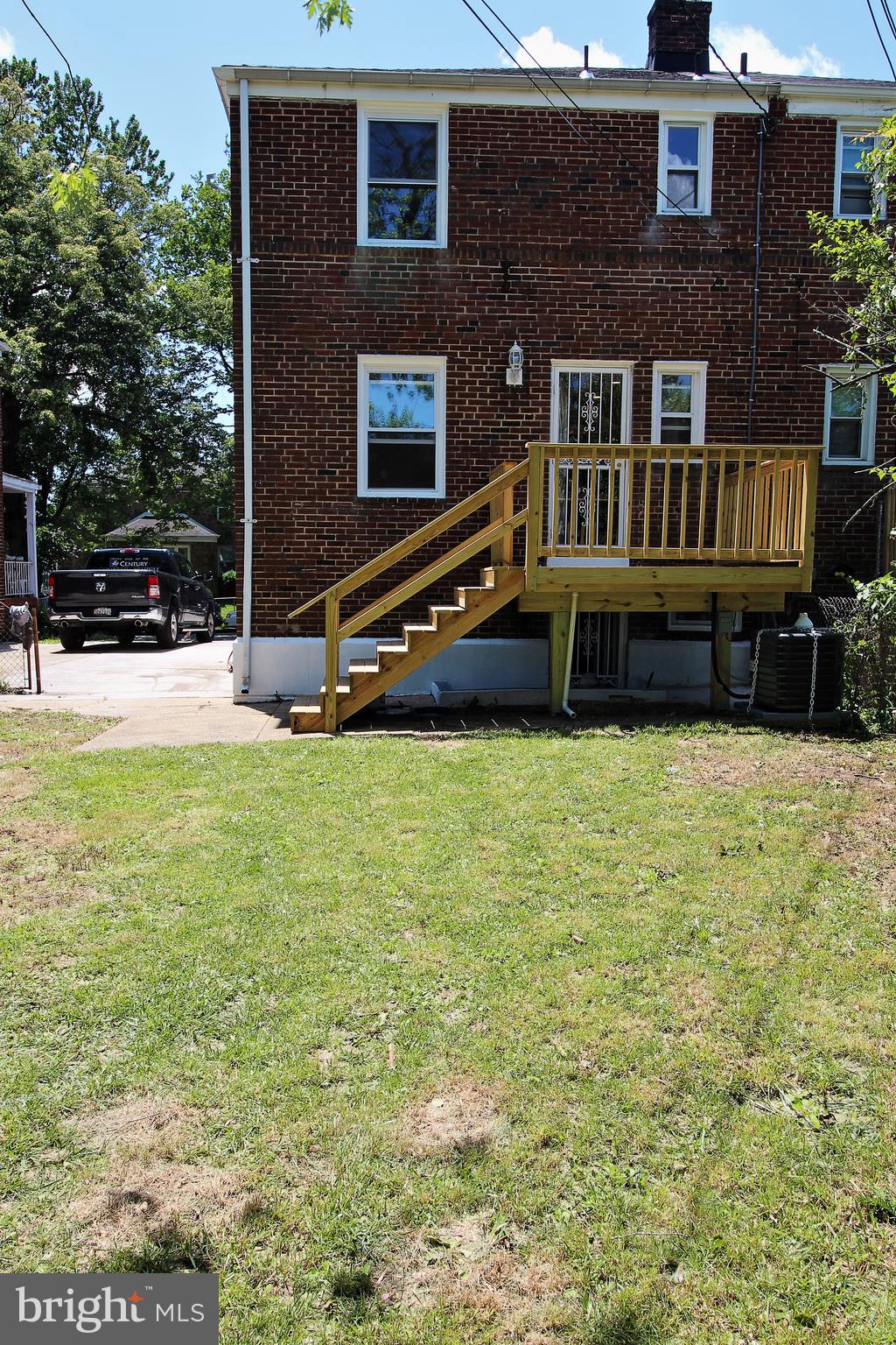 5105 Sunset Road Baltimore, MD 21215 - Photo 13 of 16 Rear