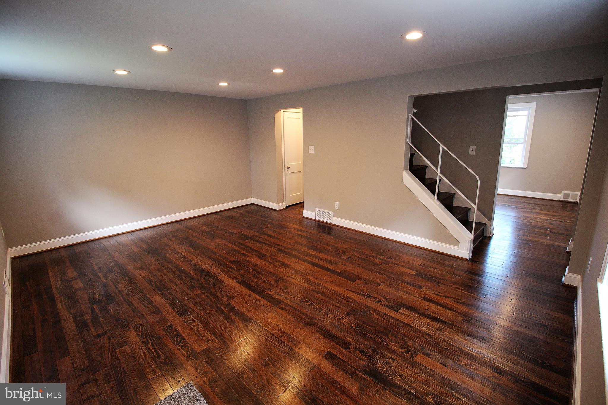 5105 Sunset Road Baltimore, MD 21215 - Photo 3 of 16 Family room