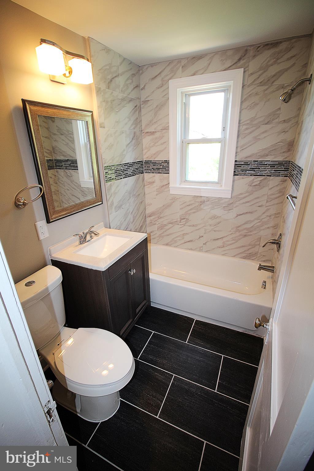 5105 Sunset Road Baltimore, MD 21215 - Photo 8 of 16 Bath