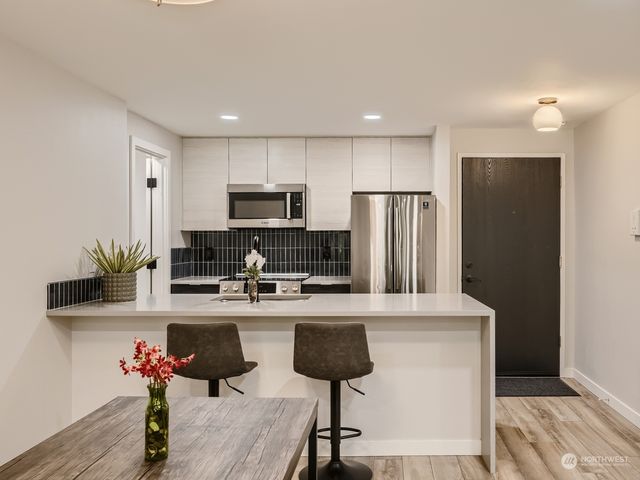 $405,000 | 14450 Northeast 31st Street, Unit J208, Bellevue, WA 98007