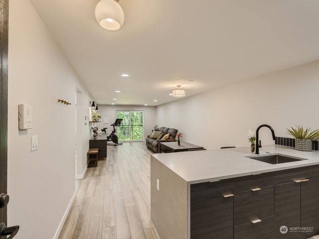 $405,000 | 14450 Northeast 31st Street, Unit J208, Bellevue, WA 98007