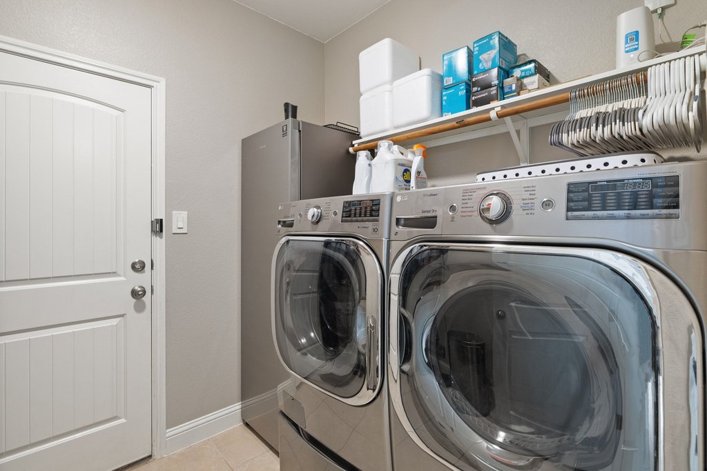 10800 Desert Willow Loop Austin, TX 78748 - Photo 12 of 36 a utility room with dryer and washer