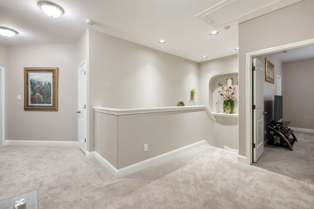 10800 Desert Willow Loop Austin, TX 78748 - Photo 22 of 36 a view of a hallway with room
