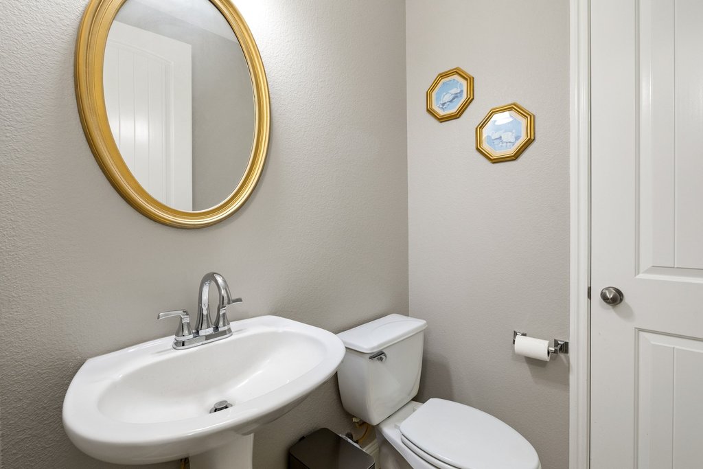 10800 Desert Willow Loop Austin, TX 78748 - Photo 30 of 36 a bathroom with a toilet and a sink