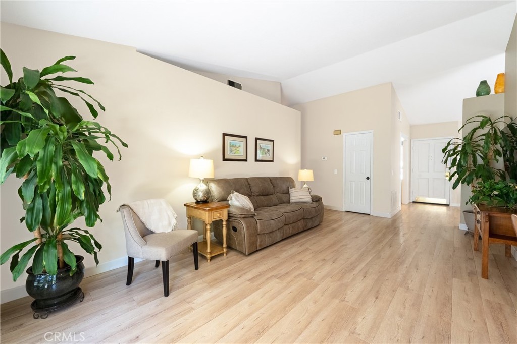 10554 Champagne Road Rancho Cucamonga, CA 91737 - Photo 12 of 25 Family Room