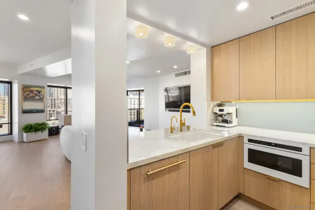 $1,249,900 | 200 Harbor Drive, Unit 1001, San Diego, CA 92101