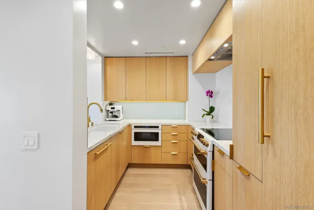 $1,249,900 | 200 Harbor Drive, Unit 1001, San Diego, CA 92101