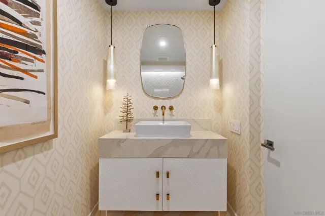 $1,249,900 | 200 Harbor Drive, Unit 1001, San Diego, CA 92101