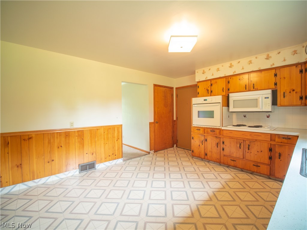1700 Berna Road Akron, OH 44312 - Photo 7 of 14
