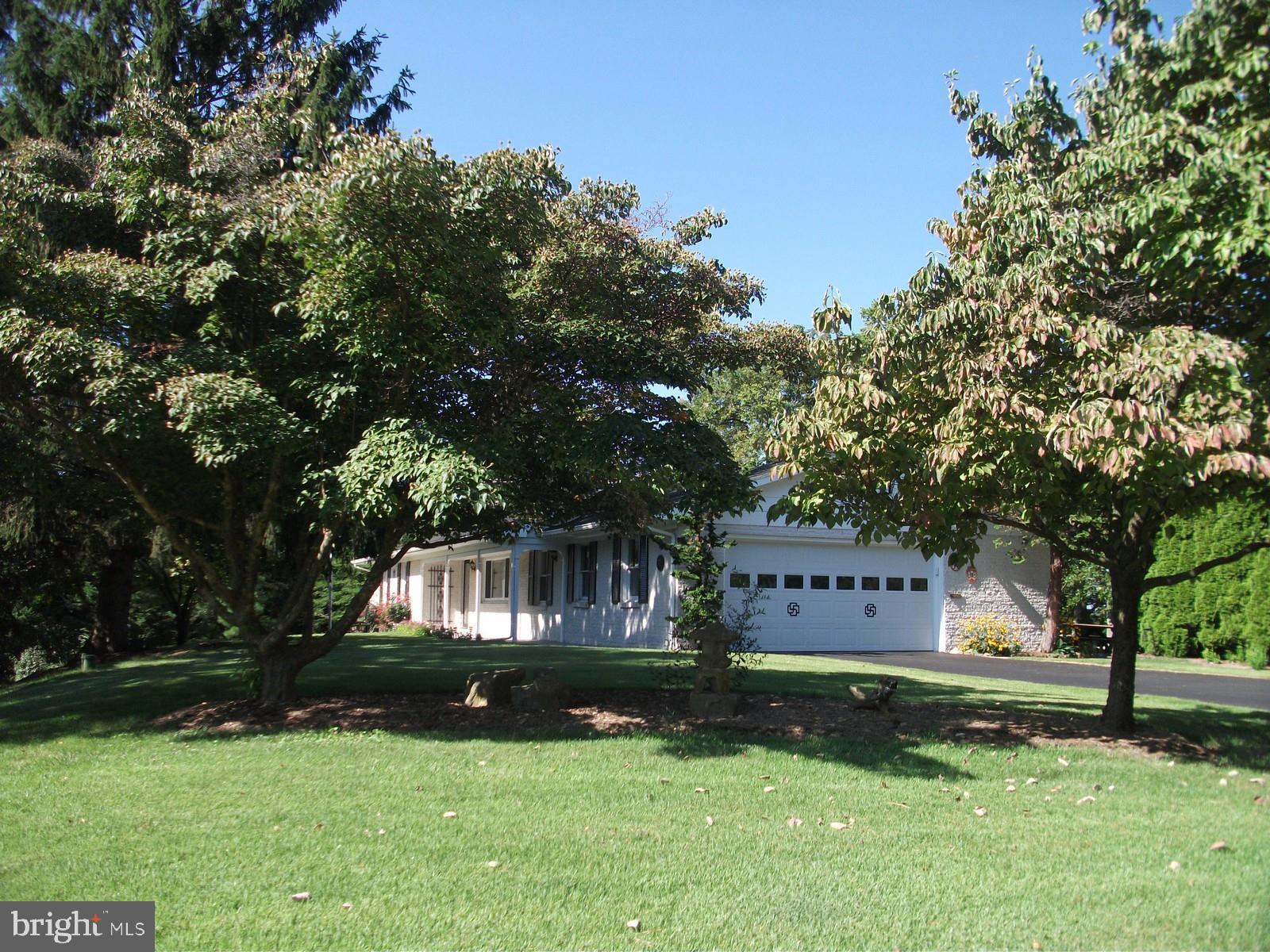 11102 Mapleville Road Hagerstown, MD 21742 - Photo 4 of 61 Gallery Image 4