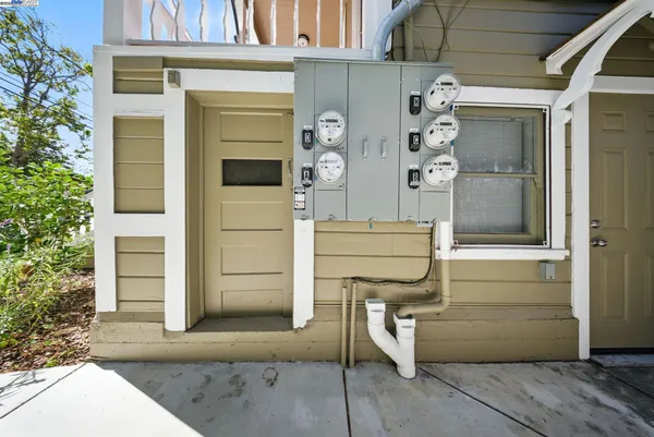 a view of entrance door of the house