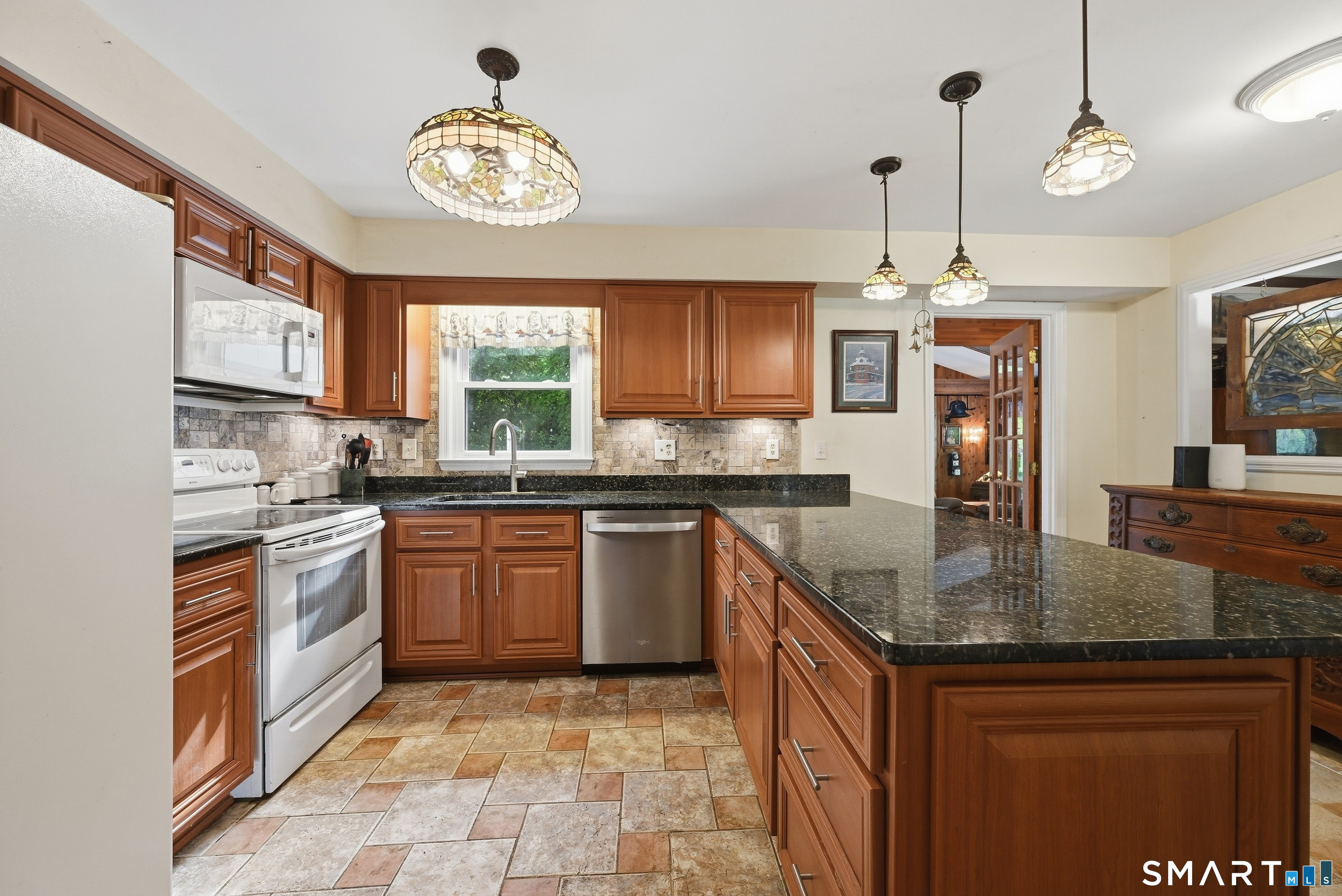27 Danvers Road New Milford, CT 06776 - Photo 5 of 36 Gallery Image 5
